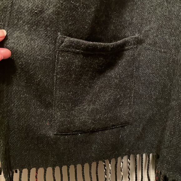 NWOT-Wrap w/pockets - Picture 2 of 3